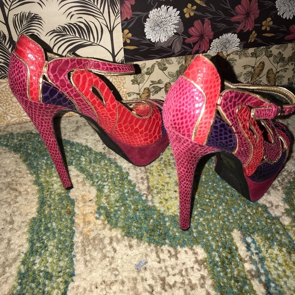 Bebe heels - Picture 2 of 2